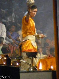 Varanasi, Religieuze ceremonie aan de Ganges